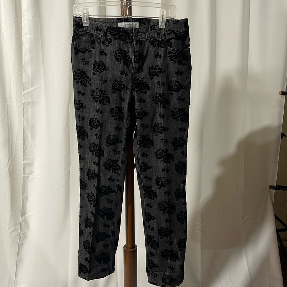 CHICOS PLATINUM DENIM VELVET EMBOSSED JEANS size 1. SALE 💕